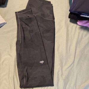 ALO Yoga Dark Camo Leggings